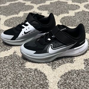 Kids’ Nike Sonic Fly sneakers, black / white / grey, size 11 NIB!